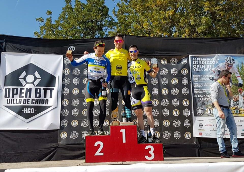Manuel Julve en el pódium del III Open BTT Villa de Chiva