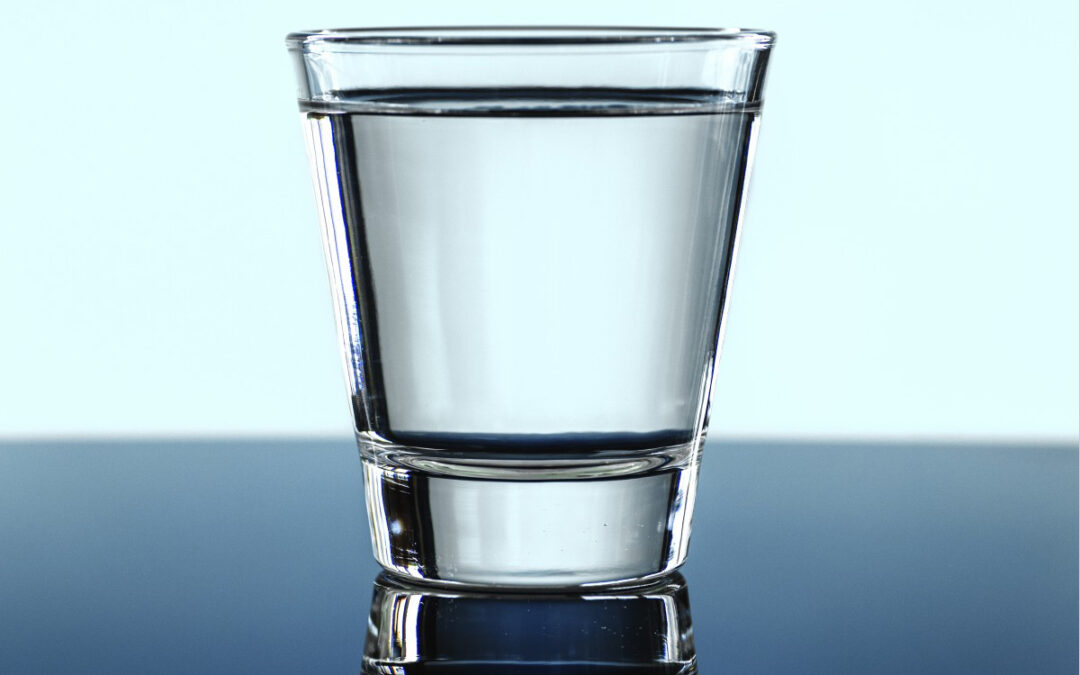 Beneficios del agua alcalina y propiedades