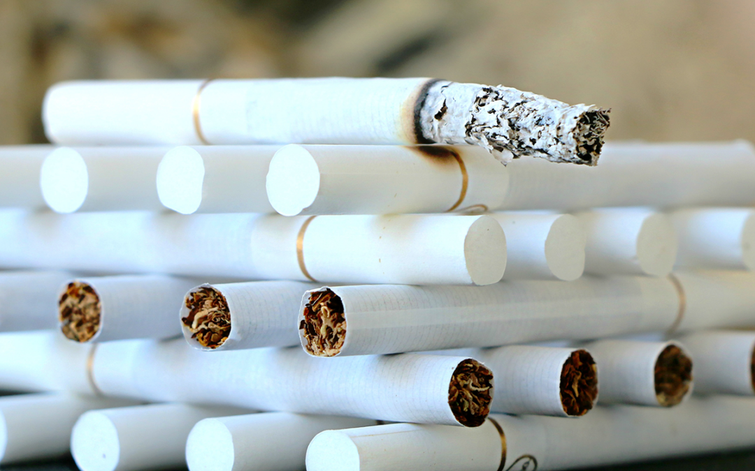 Di adiós al tabaco bebiendo más agua: 5 consejos para dejar de fumar